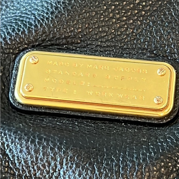 Marc by Marc Jacobs black leather handbag - Picture 2 of 7